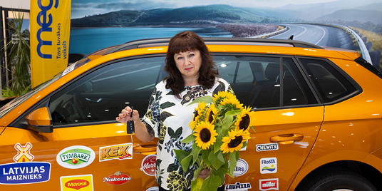 MEGO 14. loterijas auto balvas ieguvēja: "Nopirku saldējumu un saņēmu jaunu auto!”